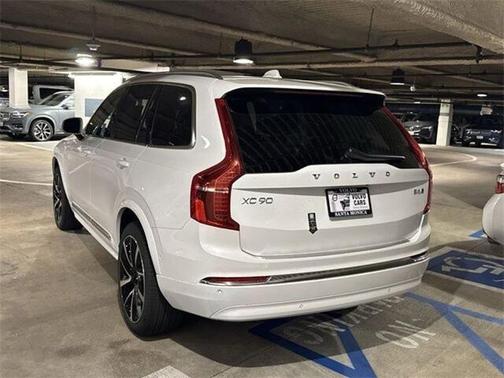 2025 Volvo XC90 B6 Plus 6-Seater