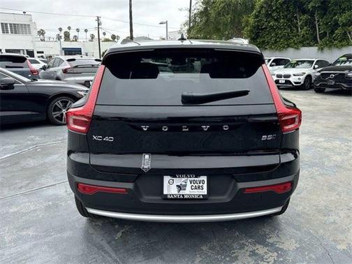 2024 Volvo XC40 B5 Plus Bright Theme