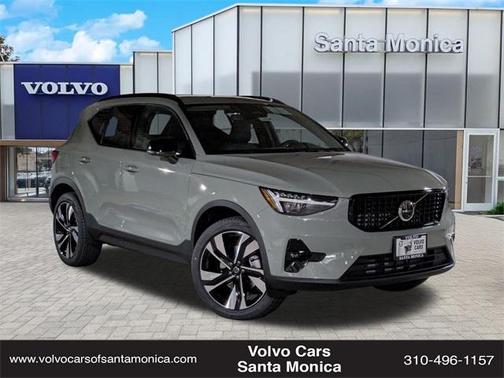 2025 Volvo XC40 B5 Ultra Dark Theme