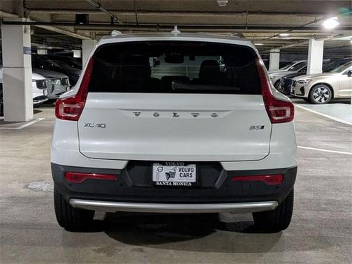 2025 Volvo XC40 B5 Plus Bright Theme