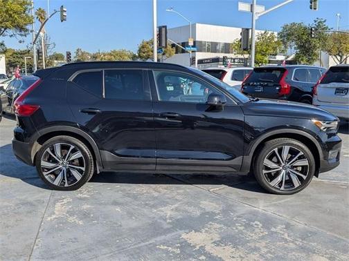 2021 Volvo XC40 Recharge Pure Electric P8