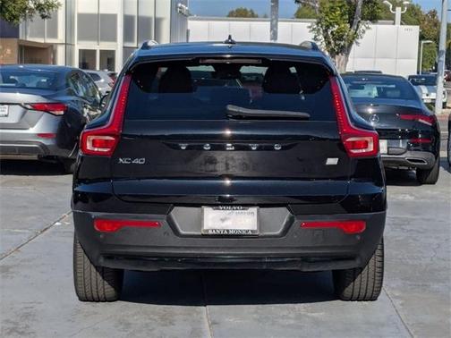 2021 Volvo XC40 Recharge Pure Electric P8