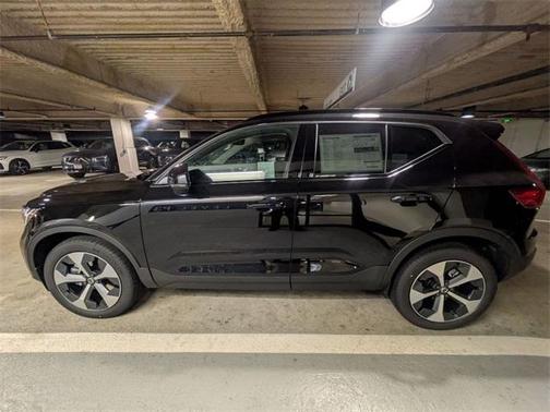 2026 Volvo XC40 B4 Core