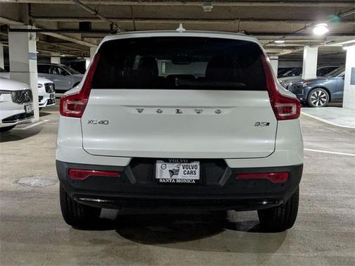 2026 Volvo XC40 B5 Plus