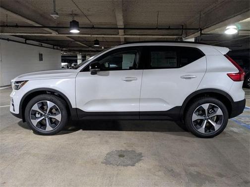 2026 Volvo XC40 B5 Plus