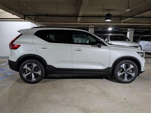 2026 Volvo XC40 B5 Plus