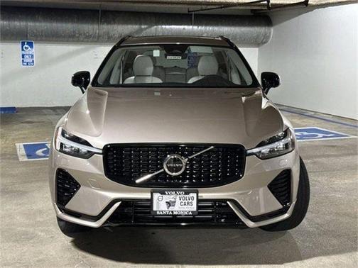 2025 Volvo XC60 Plug-In Hybrid T8 Plus