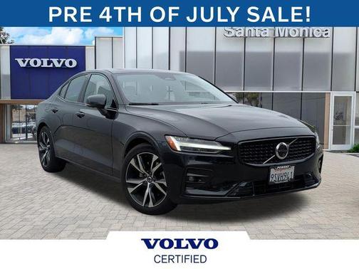 Onyx Black Metallic 2025 Volvo S60 B5 Plus