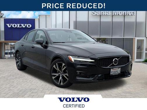 Onyx Black Metallic 2025 Volvo S60 B5 Plus