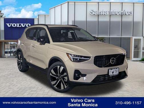 Sand Dune Metallic 2026 Volvo XC40 B5 Plus