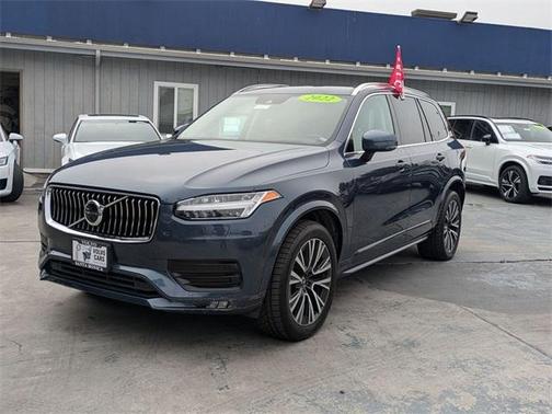 2022 Volvo XC90 T6 Momentum 7 Passenger