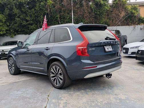 2022 Volvo XC90 T6 Momentum 7 Passenger