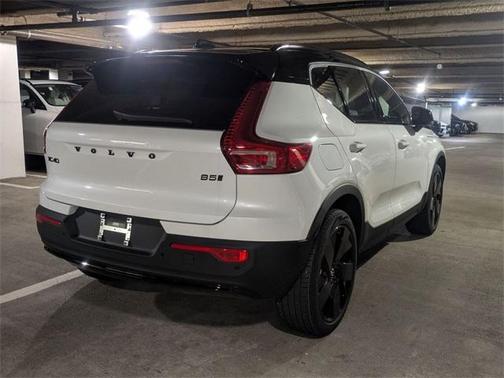 2026 Volvo XC40 B5 Ultra Black Edition