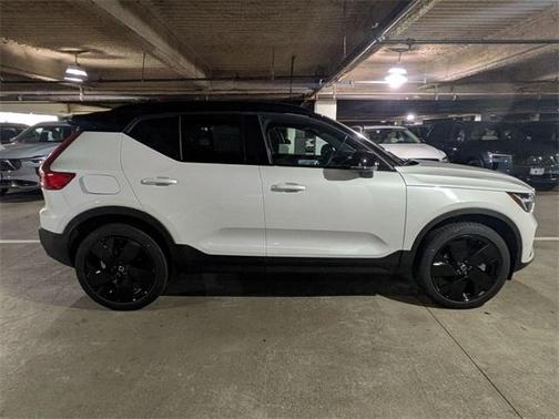 2026 Volvo XC40 B5 Ultra Black Edition