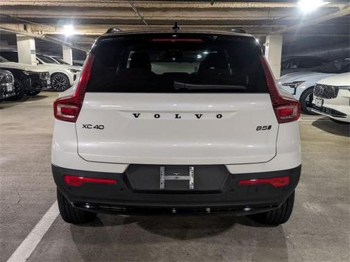 2026 Volvo XC40 B5 Ultra Black Edition