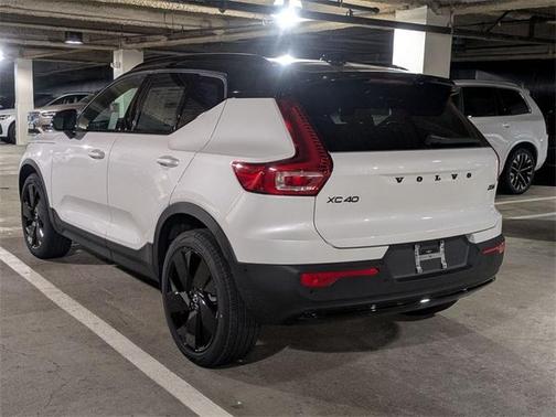 2026 Volvo XC40 B5 Ultra Black Edition