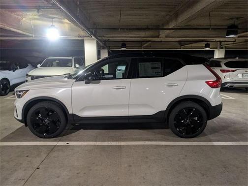 2026 Volvo XC40 B5 Ultra Black Edition