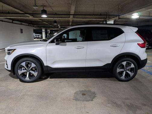 2026 Volvo XC40 B5 Plus