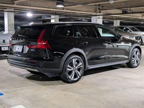 2026 Volvo V60 Cross Country B5 Plus