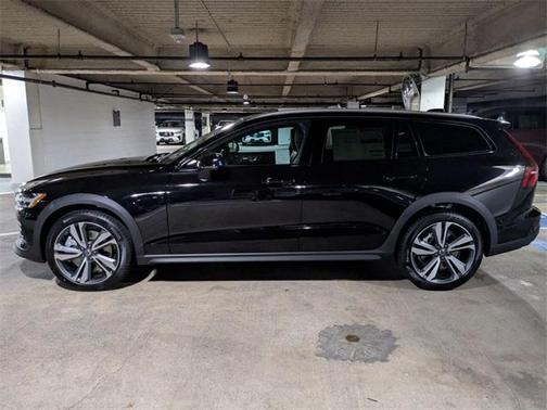 2026 Volvo V60 Cross Country B5 Plus