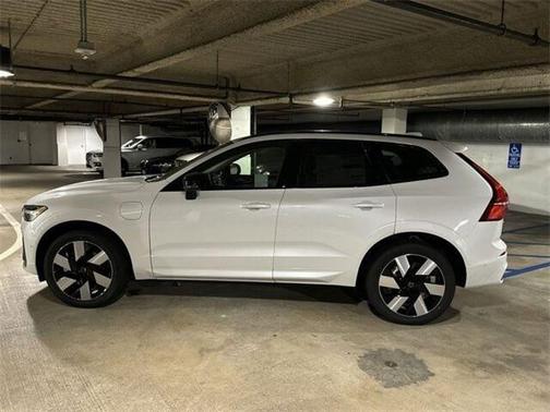 2025 Volvo XC60 Plug-In Hybrid T8 Plus