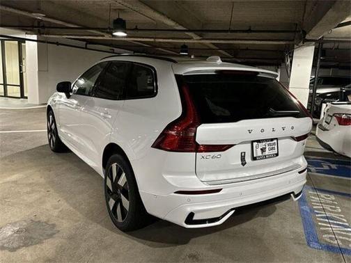 2025 Volvo XC60 Plug-In Hybrid T8 Plus