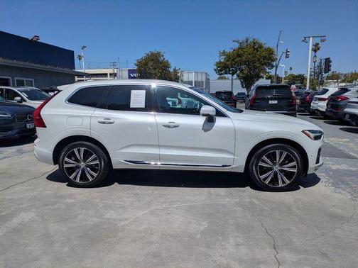 Crystal White 2023 Volvo XC60 B5 Plus Bright Theme