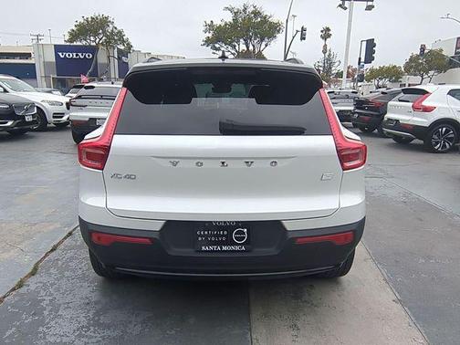 Crystal White 2023 Volvo XC40 Recharge Pure Electric Twin Plus