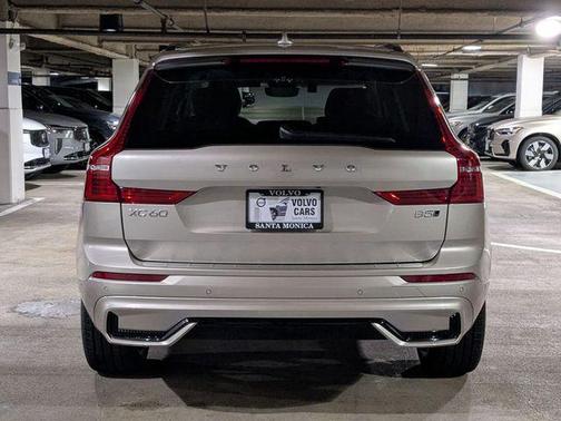 2025 Volvo XC60 B5 Ultra
