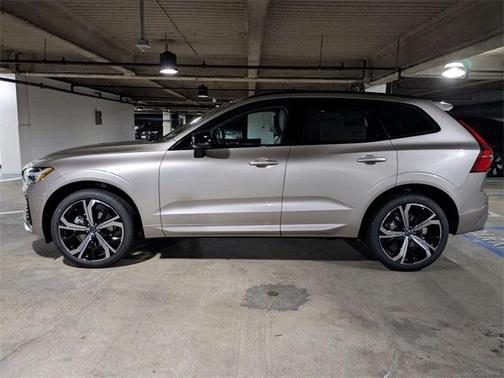 2025 Volvo XC60 B5 Ultra