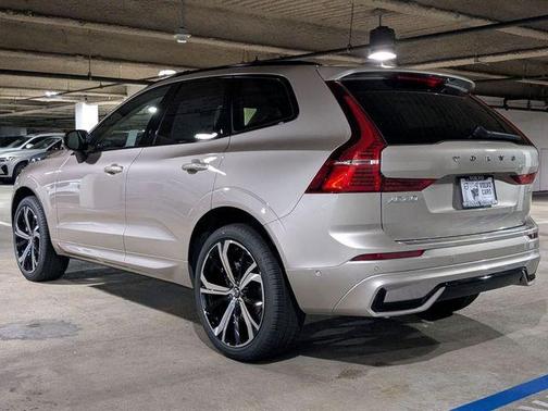 2025 Volvo XC60 B5 Ultra