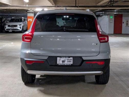 2025 Volvo XC40 B5 Ultra Bright Theme