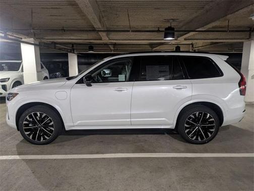 2026 Volvo XC90 Plug-In Hybrid T8 Ultra Dark Theme 7-Seater