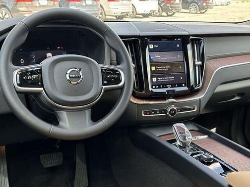 2024 Volvo XC60 Recharge Plug-In Hybrid T8 Ultimate Dark Theme