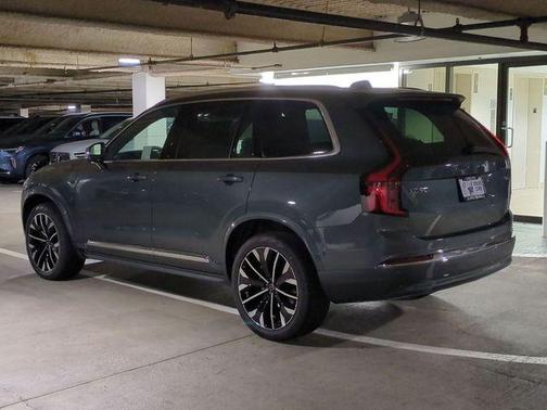 Forest Green 2027 Volvo XC90 B6 Plus 7-Seater