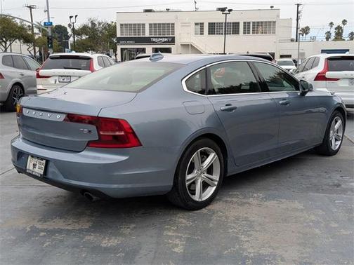 2019 Volvo S90 T5 Momentum