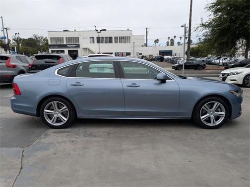 2019 Volvo S90 T5 Momentum