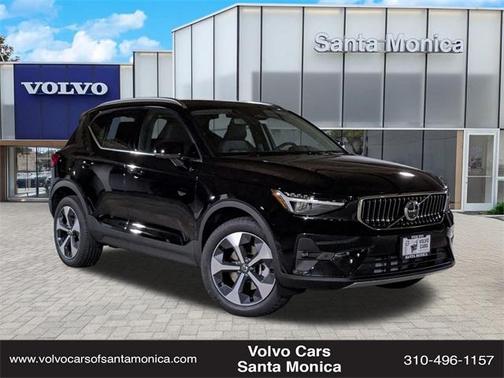 2025 Volvo XC40 B5 Plus Bright Theme