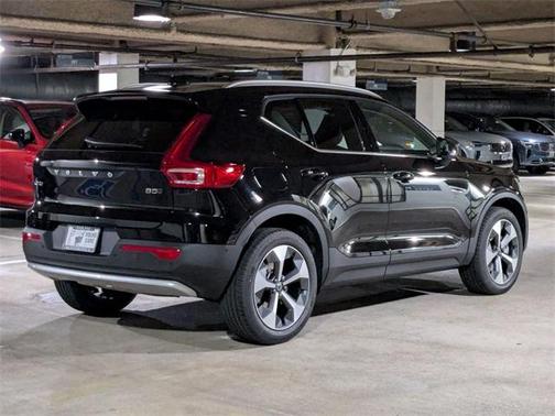 2025 Volvo XC40 B5 Plus Bright Theme