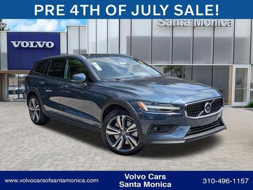 Denim Blue Metallic 2025 Volvo V60 Cross Country B5 Plus