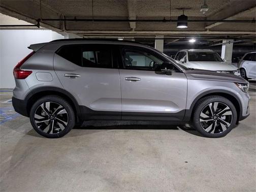 2026 Volvo XC40 B5 Plus