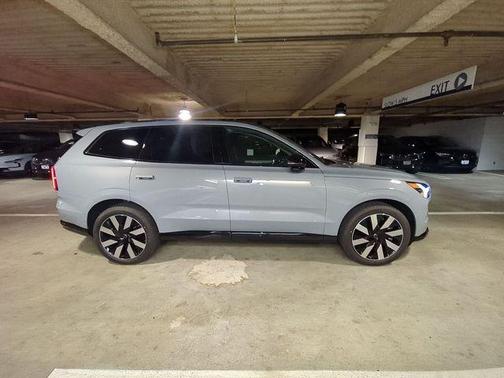 2025 Volvo EX90 Twin Motor Plus