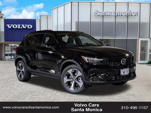 2025 Volvo XC40 B5 Plus Dark Theme