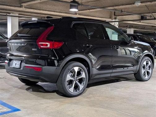 2025 Volvo XC40 B5 Plus Dark Theme