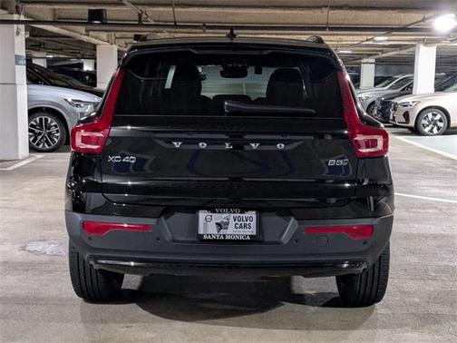 2025 Volvo XC40 B5 Plus Dark Theme