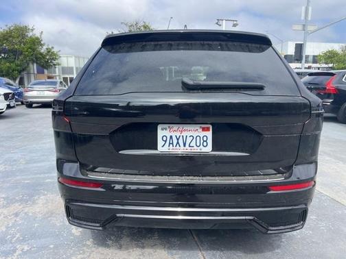 2022 Volvo XC60 Recharge Plug-In Hybrid T8 R-Design Extended Range