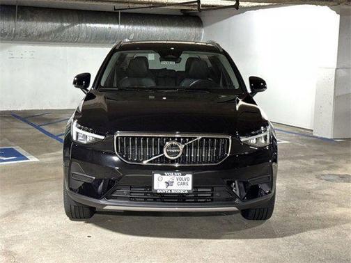 2025 Volvo XC40 B5 Core Bright Theme