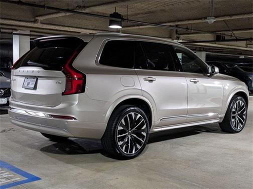 2025 Volvo XC90 Plug-In Hybrid T8 Plus 6-Seater
