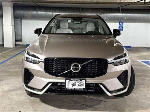 2025 Volvo XC60 Plug-In Hybrid T8 Ultra