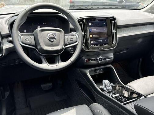 2024 Volvo XC40 B5 Plus Dark Theme